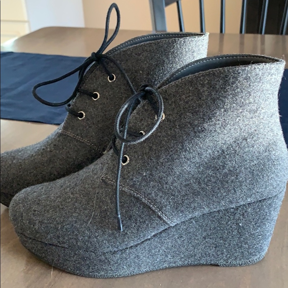 NWT Beautiful BCBG Wedge Ankle Booties🌸